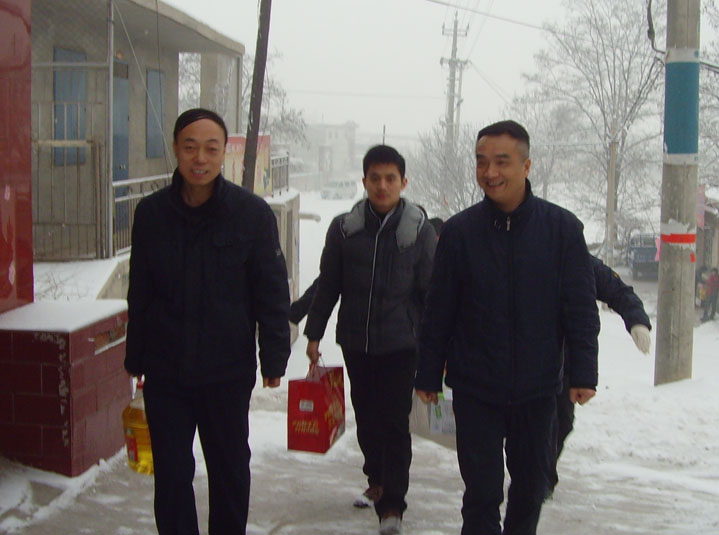 1972120835000565760.jpg 兴华财富集团公司总经理李福忠携公司领导春节前慰问职工.jpg