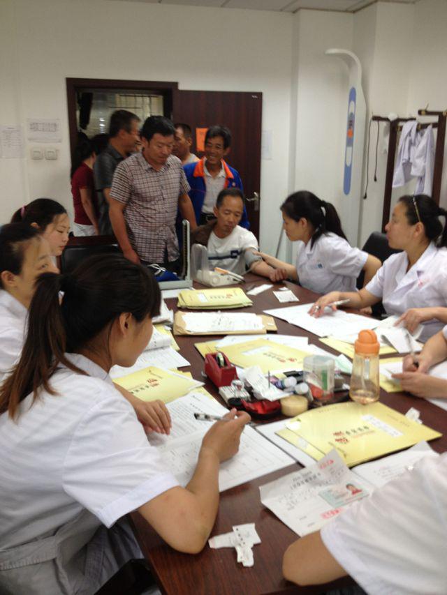 1973281988342882304.jpg 重视员工健康 关爱员工生活 公司人力资源处组织员工进行体检.jpg