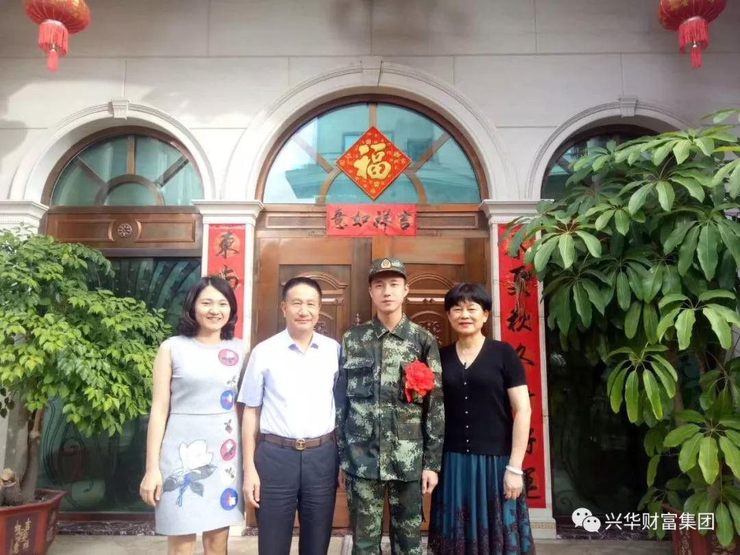 1545296775062.jpg 1538019406700.jpg