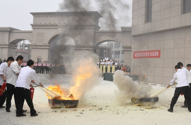 酒店组织全员消防灭火演练.jpg